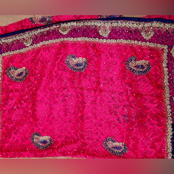 Pink saree with heavy blue border design - Picture 2 of 2